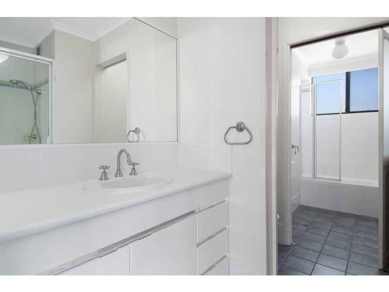 1/190 Marine Pde, Coolangatta QLD 4225