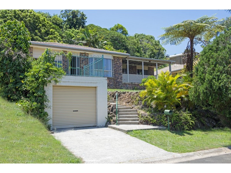 67 Bimbadeen Ave, Banora Point NSW 2486