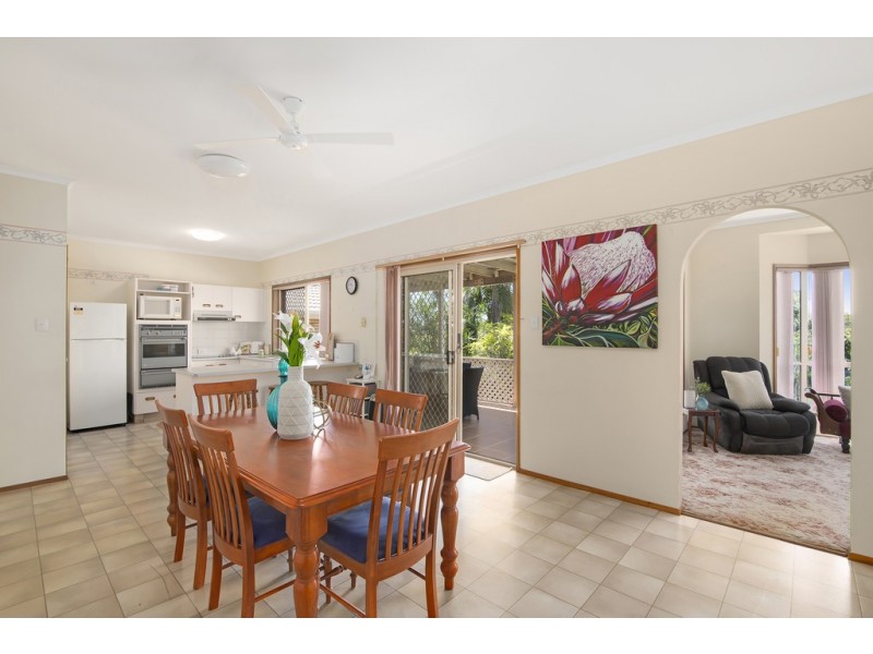 67 Bimbadeen Ave, Banora Point NSW 2486