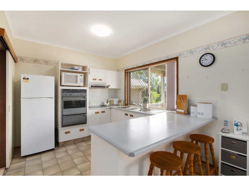 67 Bimbadeen Ave, Banora Point NSW 2486