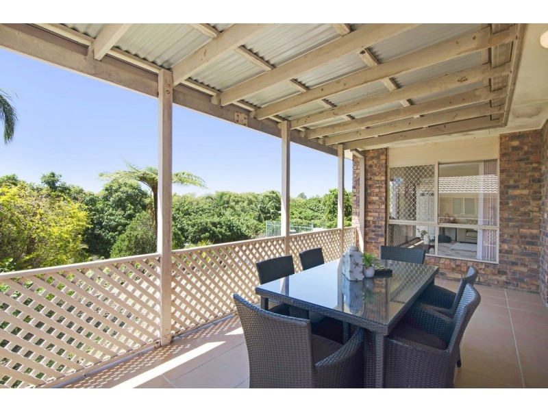 67 Bimbadeen Ave, Banora Point NSW 2486