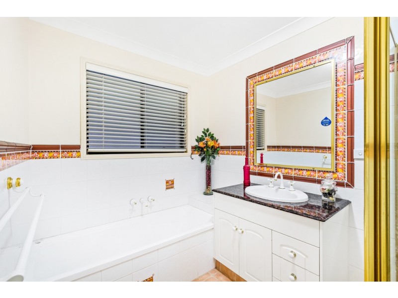 10 Daintree Close, Banora Point NSW 2486