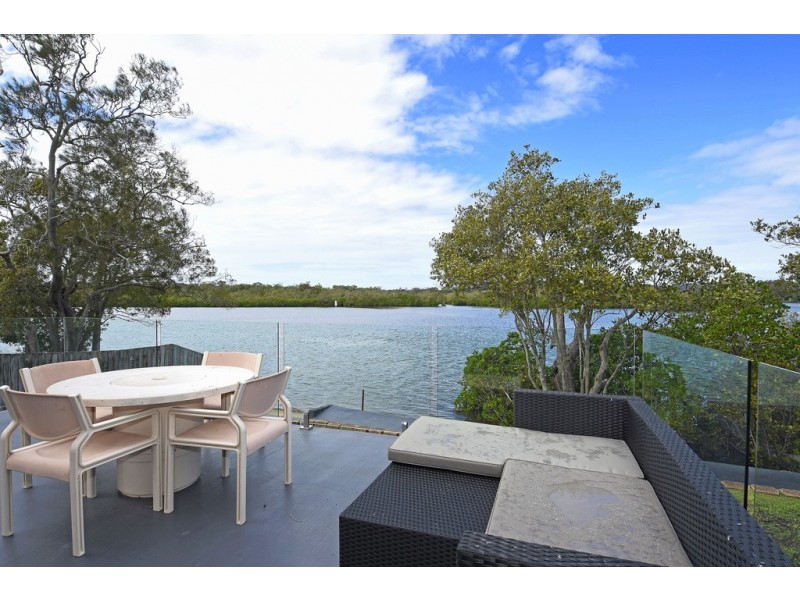 210 Kennedy Drive, Tweed Heads West NSW 2485