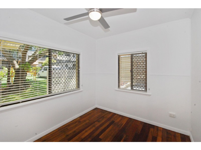 2/70 Stapylton Street, Coolangatta QLD 4225