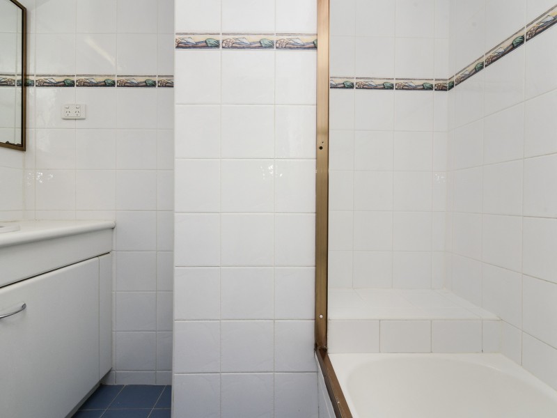 2/23 Garrick Street, Coolangatta QLD 4225