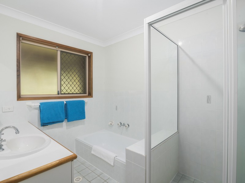 6 Bonny Glen Place, Banora Point NSW 2486