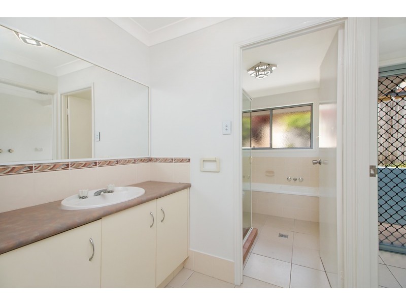 2/43 Kildare Drive, Banora Point NSW 2486