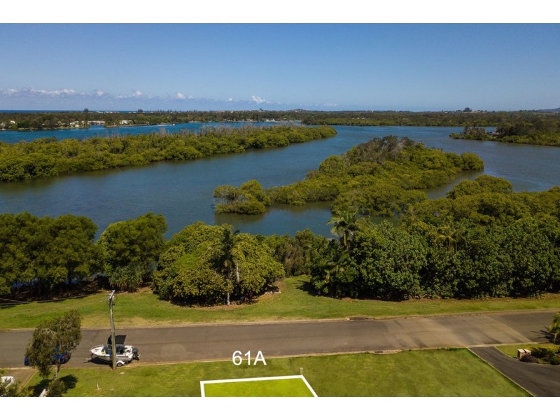 61A Bimbadeen Avenue, Banora Point NSW 2486