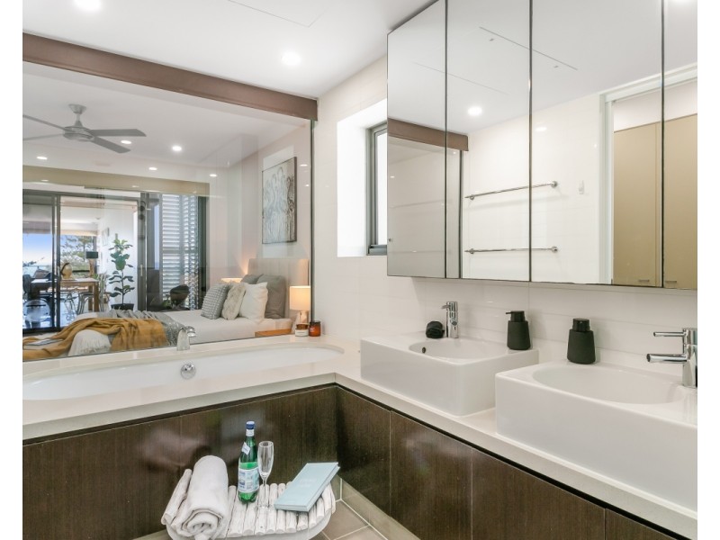 8/64 The Esplanade, Burleigh Heads QLD 4220