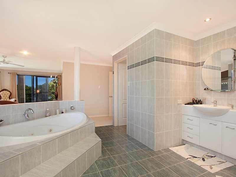 32 Daintree Close, Banora Point NSW 2486