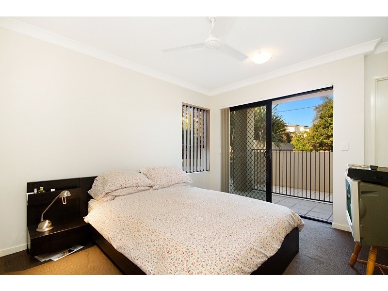 2/111-113 Golden Four Drive, Bilinga QLD 4225