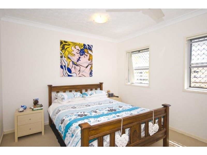 1/50 Miles Street, Coolangatta QLD 4225