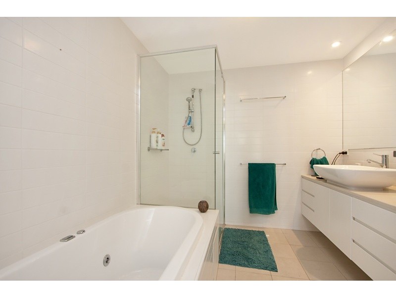 002/2 Creek Street, Coolangatta QLD 4225