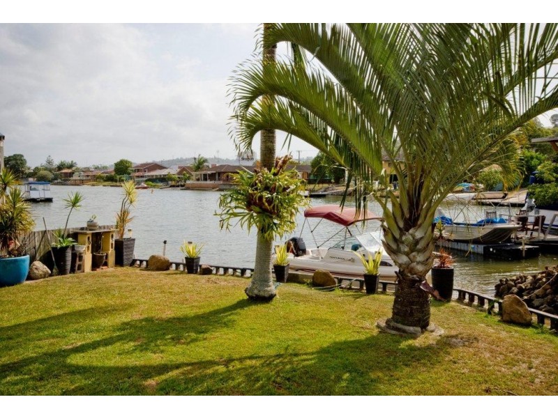 22 Lakes Drive, Tweed Heads West NSW 2485