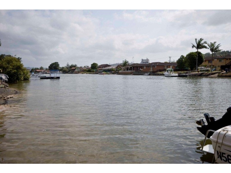 22 Lakes Drive, Tweed Heads West NSW 2485