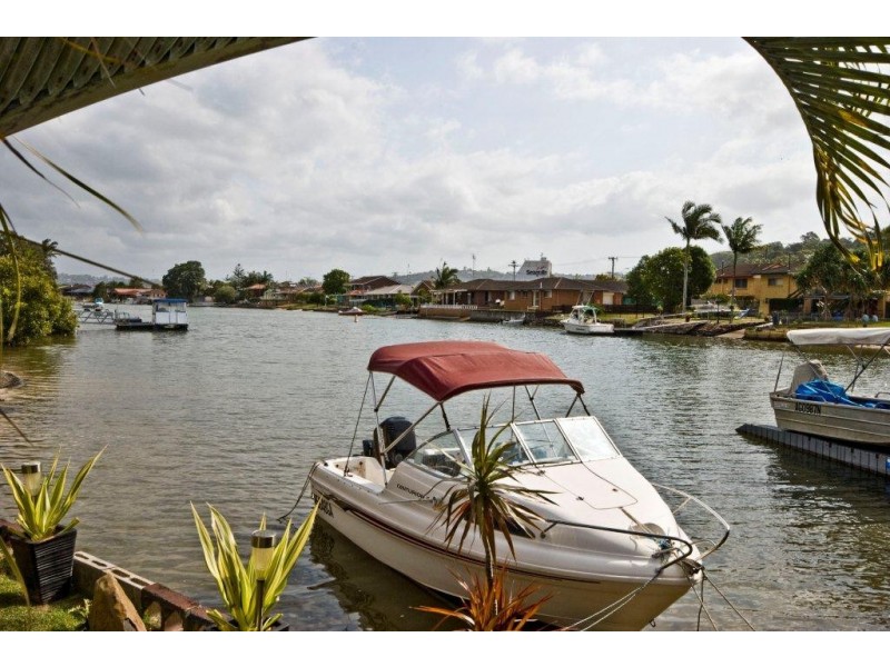 22 Lakes Drive, Tweed Heads West NSW 2485