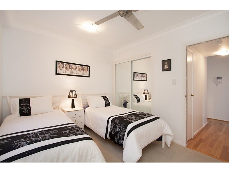 9/4 Eden Ave, Coolangatta QLD 4225