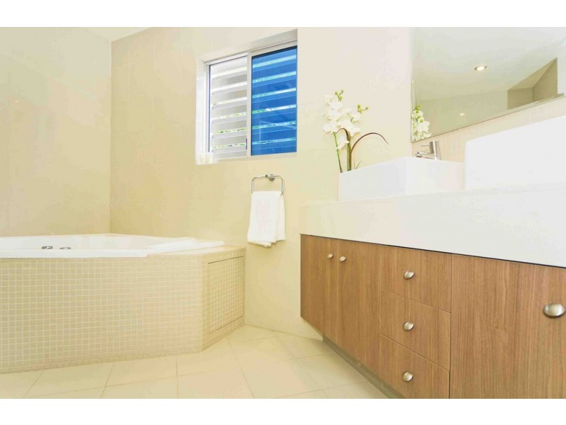 1/129 Musgrave Street, Coolangatta QLD 4225