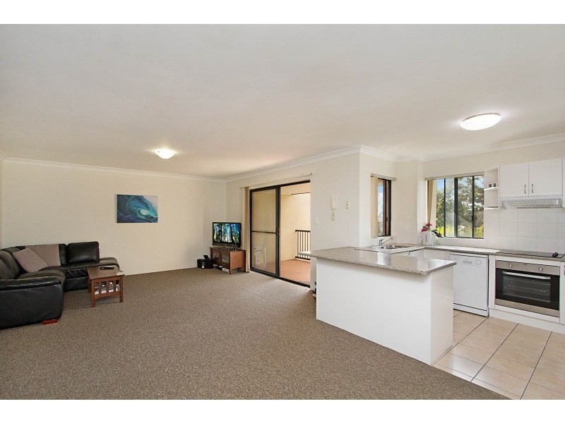 21/14 Miles Street, Coolangatta QLD 4225