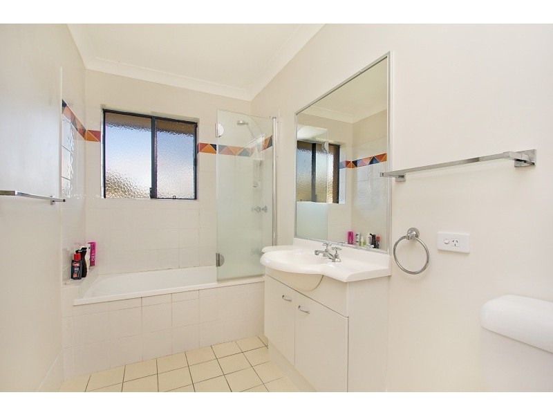 21/14 Miles Street, Coolangatta QLD 4225