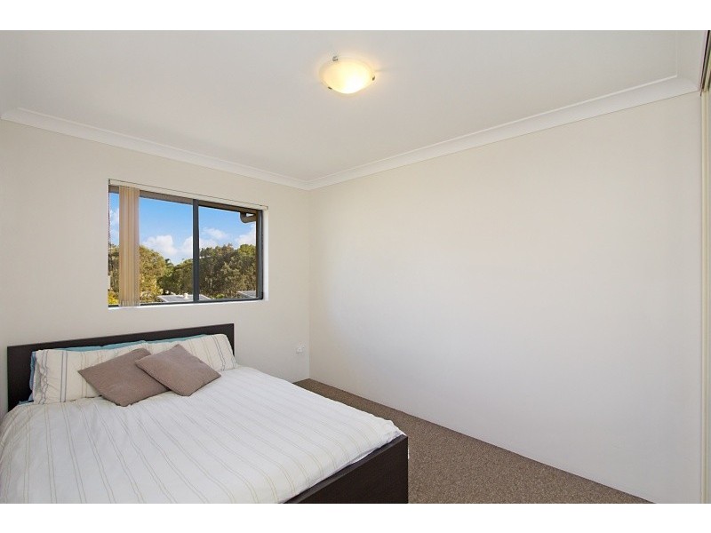 21/14 Miles Street, Coolangatta QLD 4225