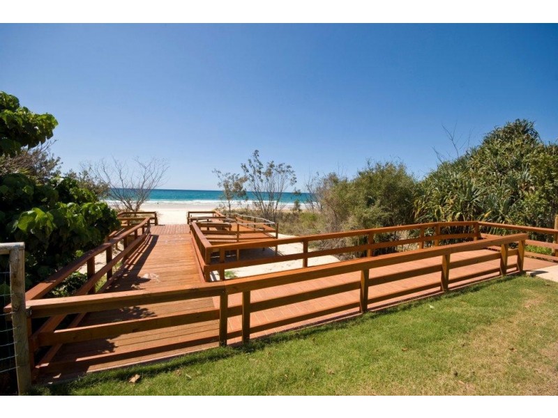 2/242 Pacific Parade, Bilinga QLD 4225