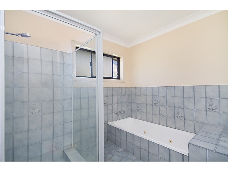 16 Fraser Drive, Banora Point NSW 2486