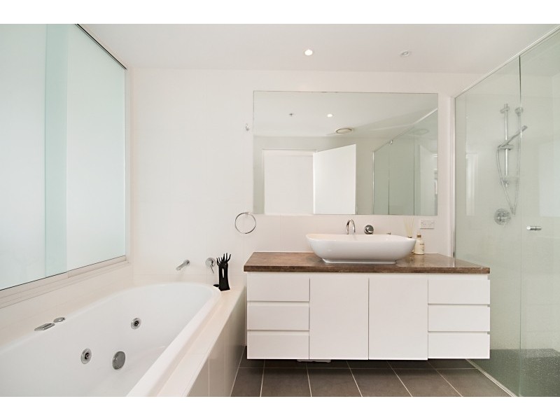 701/2 Creek Street, Coolangatta QLD 4225