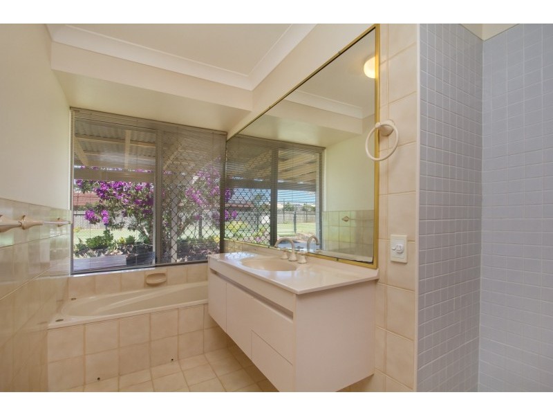 13 Jarrah Place, Banora Point NSW 2486