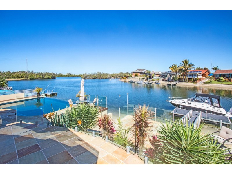 18 Bosun Boulevard, Banora Point NSW 2486