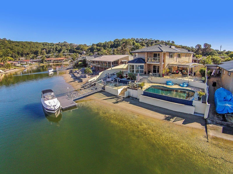 18 Bosun Boulevard, Banora Point NSW 2486
