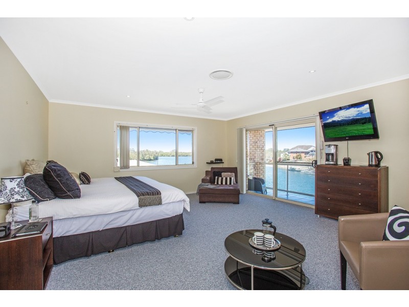 18 Bosun Boulevard, Banora Point NSW 2486
