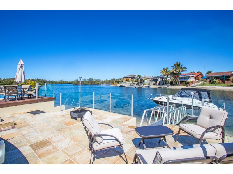 18 Bosun Boulevard, Banora Point NSW 2486