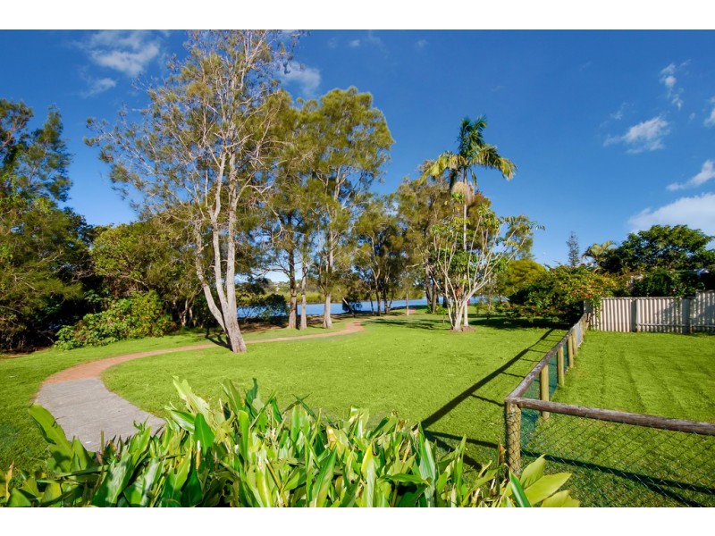 21 Sunset Boulevard, Tweed Heads West NSW 2485