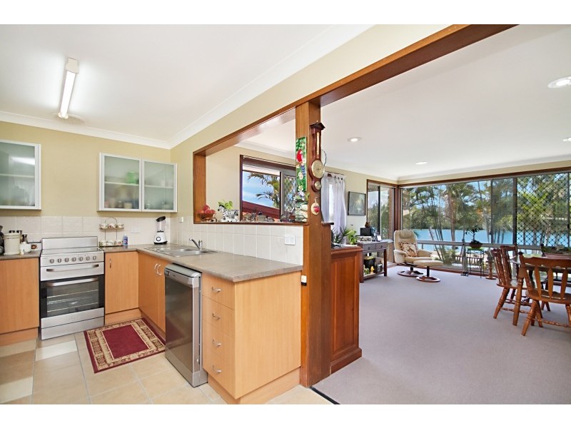 73 Sunset Blvd, Tweed Heads West NSW 2485