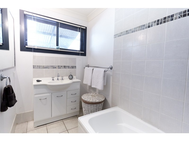 8 Piggabeen Rd, Tweed Heads West NSW 2485