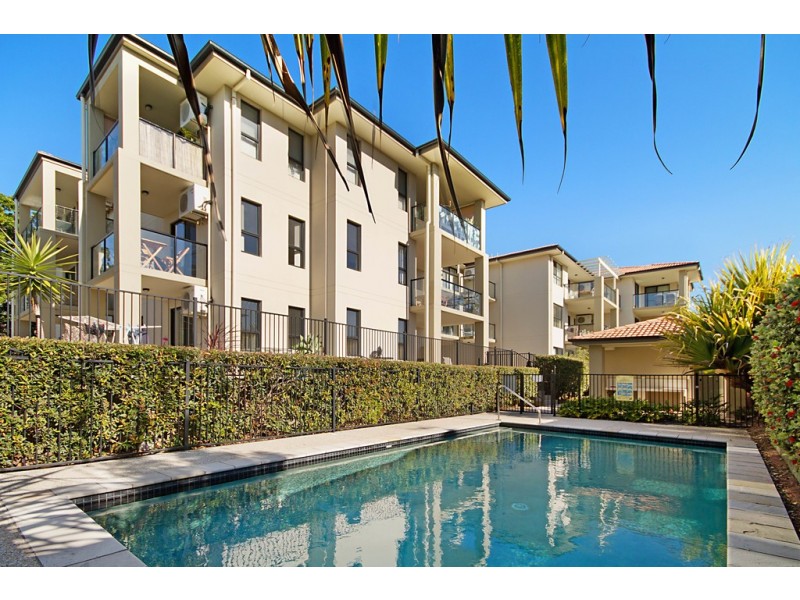 2/111 Golden Four Drive, Bilinga QLD 4225