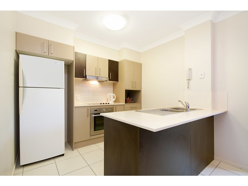 2/111 Golden Four Drive, Bilinga QLD 4225