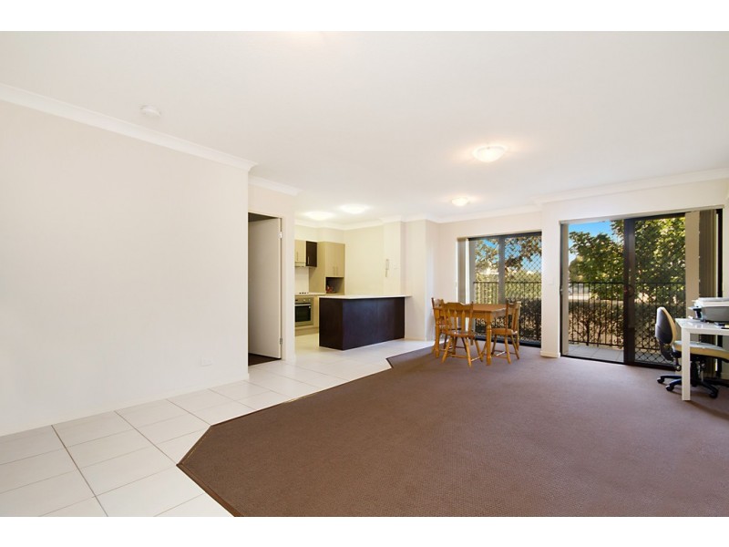2/111 Golden Four Drive, Bilinga QLD 4225