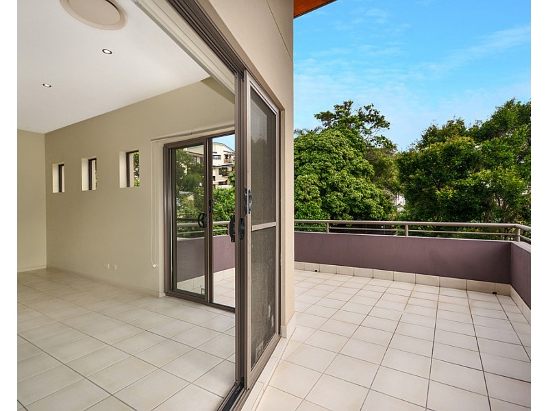 8/77 McLean Street, Coolangatta QLD 4225