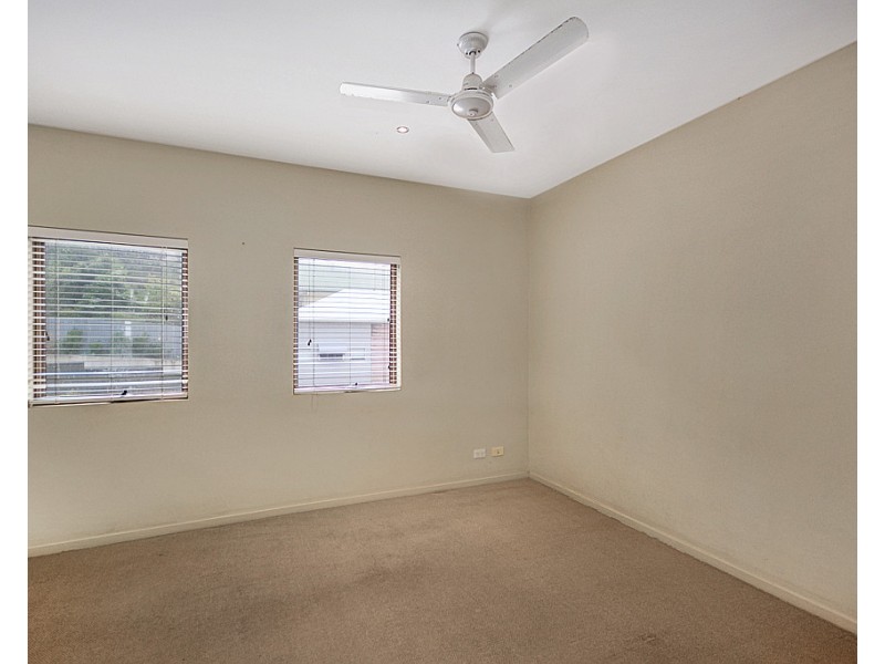 8/77 McLean Street, Coolangatta QLD 4225