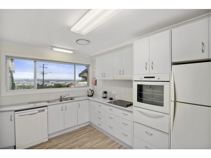 8 Anthony Avenue, Banora Point NSW 2486