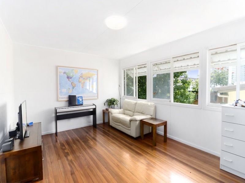 25 Dutton Street, Coolangatta QLD 4225