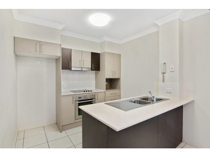 8/111 Golden Four Dr, Bilinga QLD 4225
