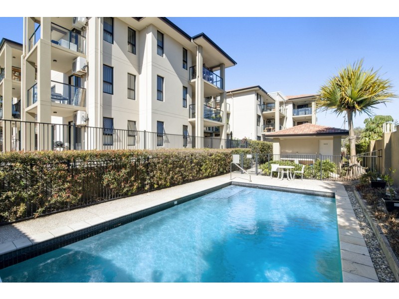 8/111 Golden Four Dr, Bilinga QLD 4225