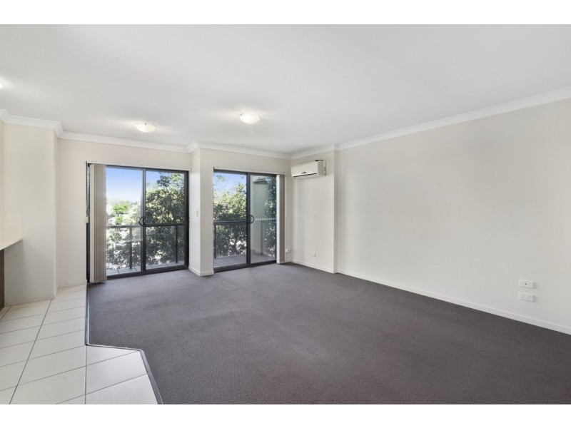8/111 Golden Four Dr, Bilinga QLD 4225
