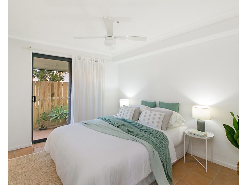 2/2 Gibson St, Bilinga QLD 4225