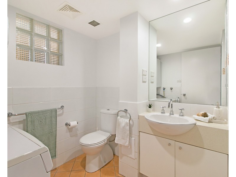 2/2 Gibson St, Bilinga QLD 4225