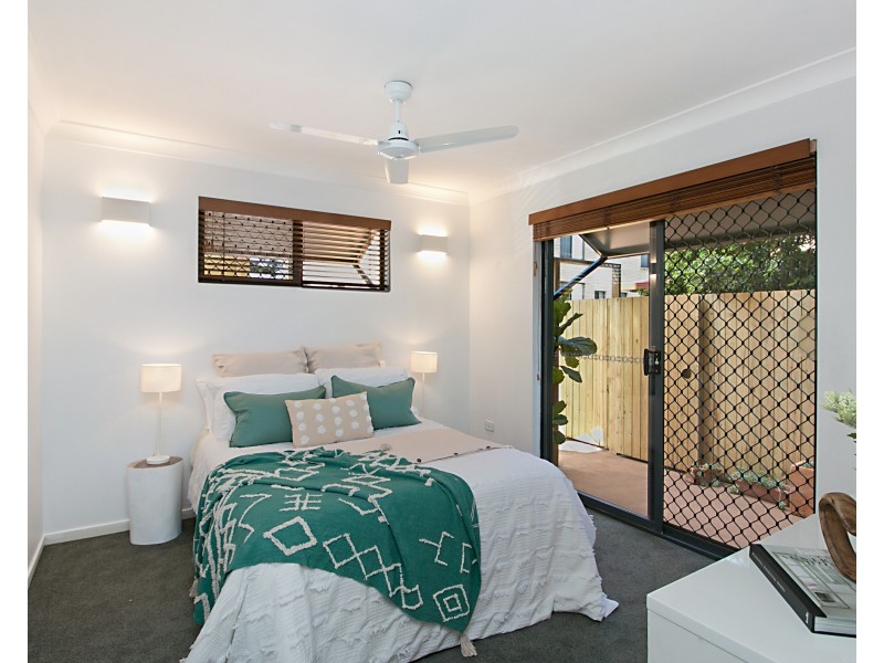 2/2 Gibson St, Bilinga QLD 4225