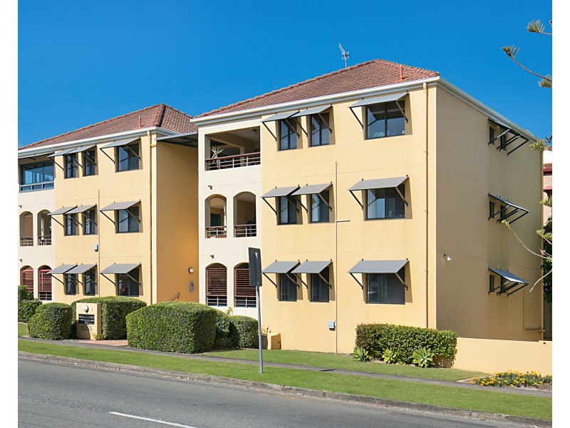 2/2 Gibson St, Bilinga QLD 4225